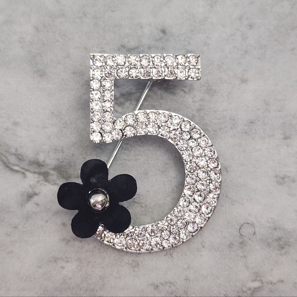 🆕️Elegant Silver Crystal # 5 Brooch with Black Flower✨️